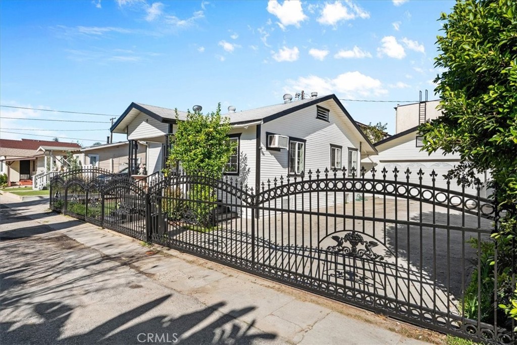 1218 Edith Avenue E Property Photo 1