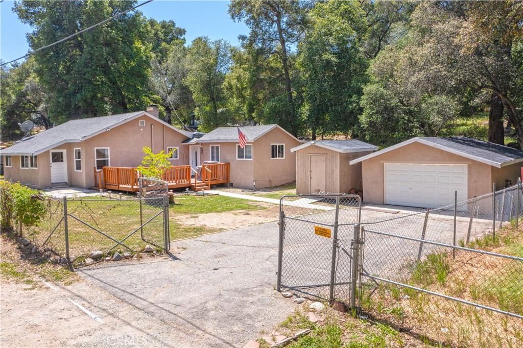 18839 Deer Trail Property Photo 2