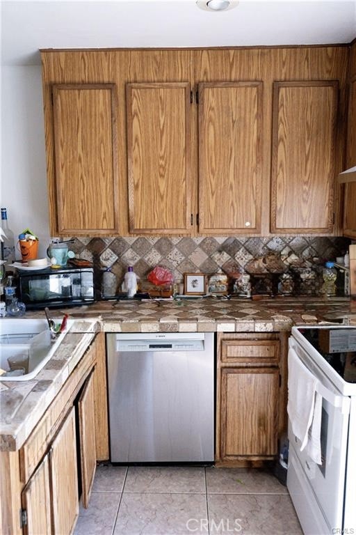 9010 Newport Property Photo 14