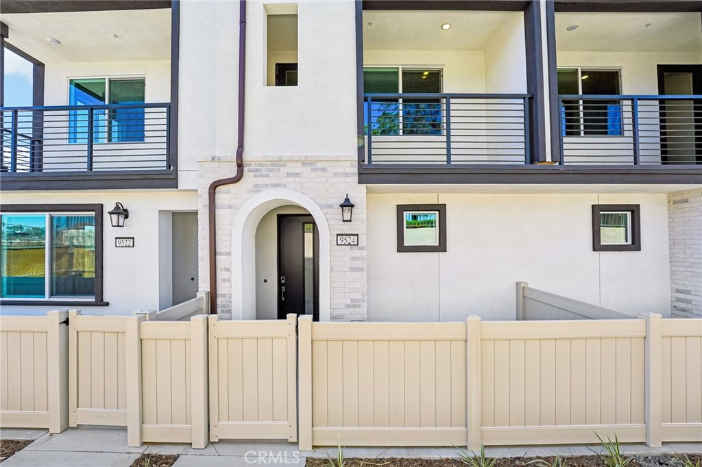 9524 Hannah Way Property Photo 3