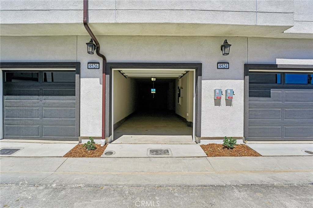 9524 Hannah Way Property Photo 6