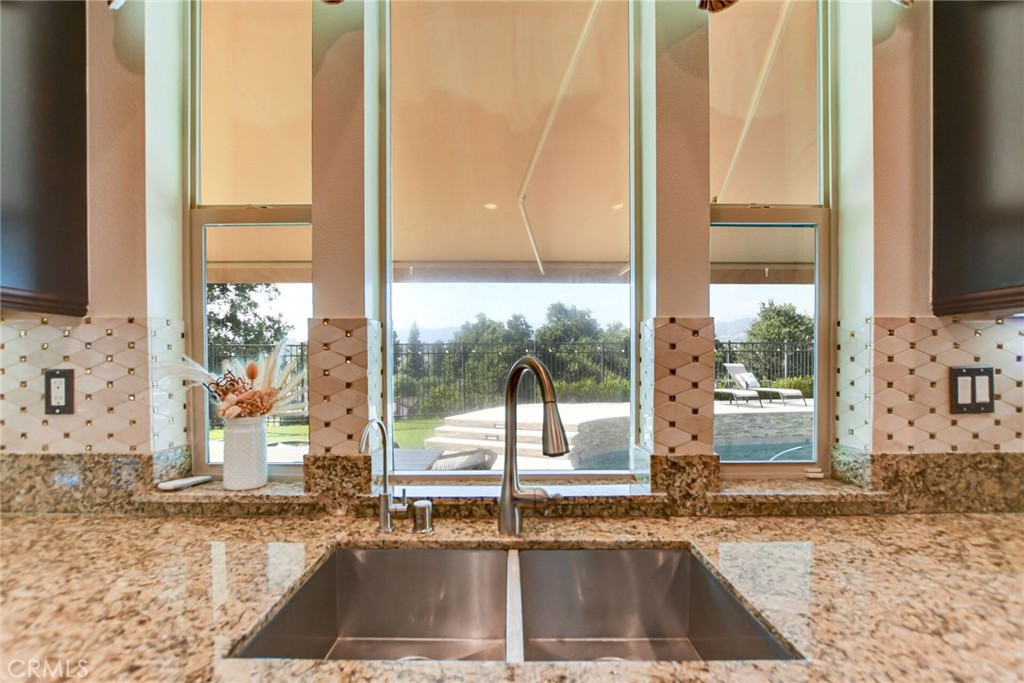 1127 Las Colinas Way Property Photo 28
