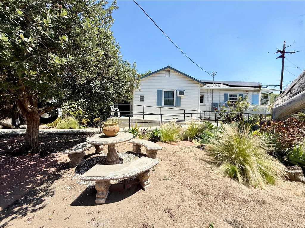 5106 N Glendora Property Photo 1