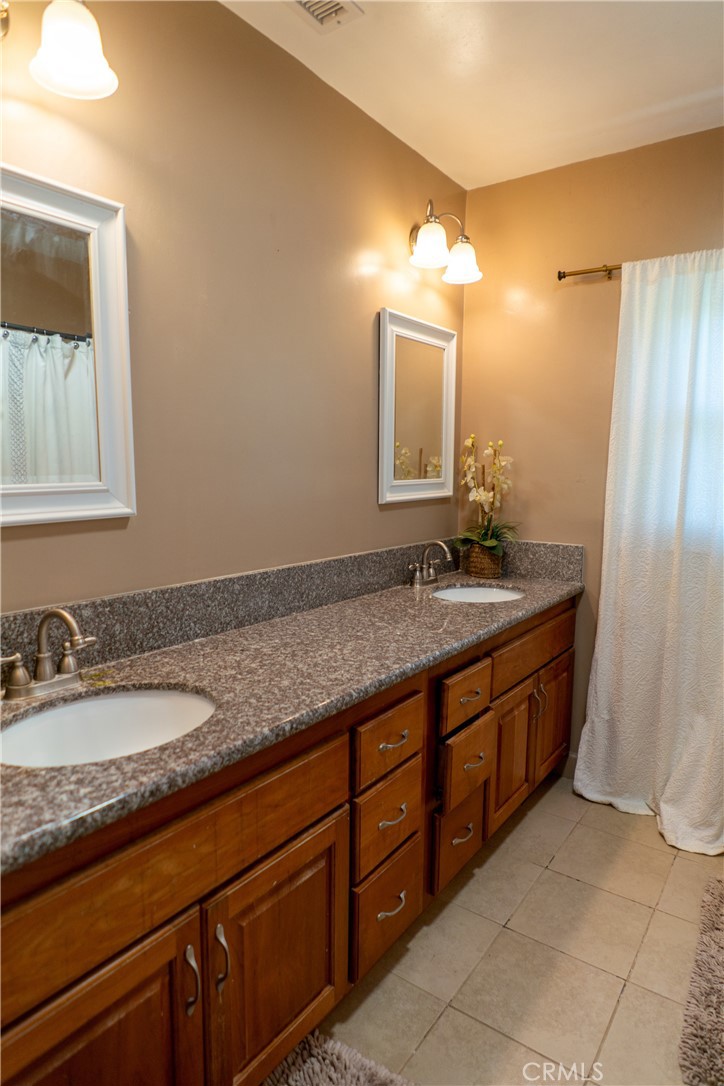 5106 N Glendora Property Photo 22