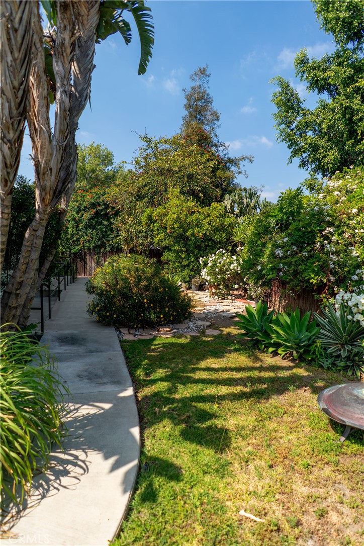 5106 N Glendora Property Photo 23