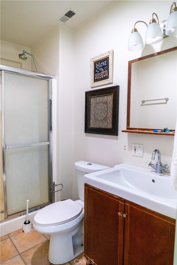 5106 N Glendora Property Photo 32