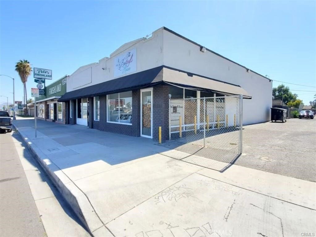 1090 N E Street Property Photo 2