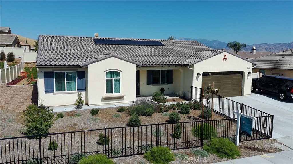 1560 Foothill Drive Property Photo 2