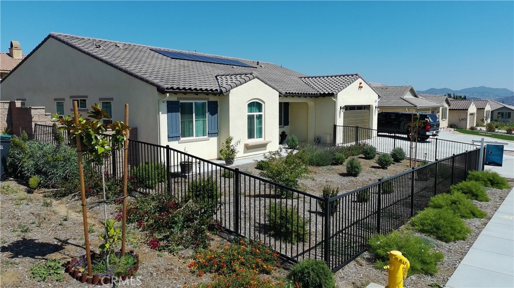 1560 Foothill Drive Property Photo 3