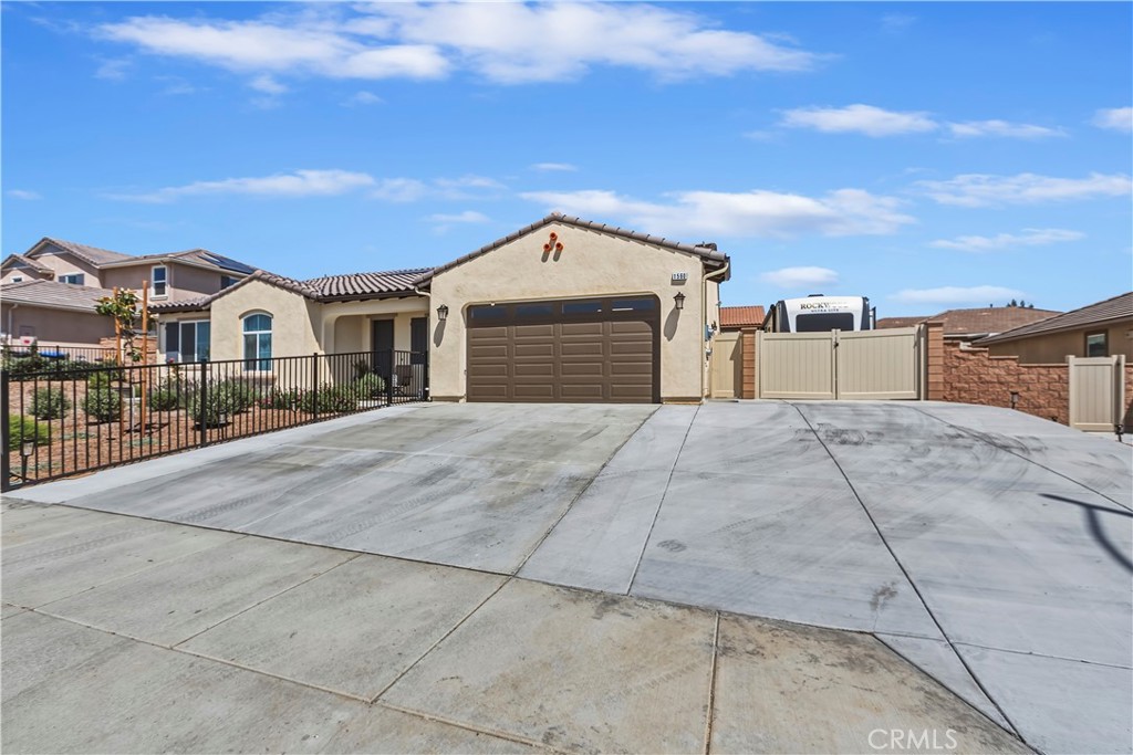 1560 Foothill Drive Property Photo 4
