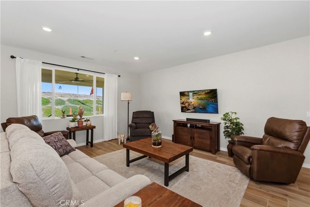 1560 Foothill Drive Property Photo 14