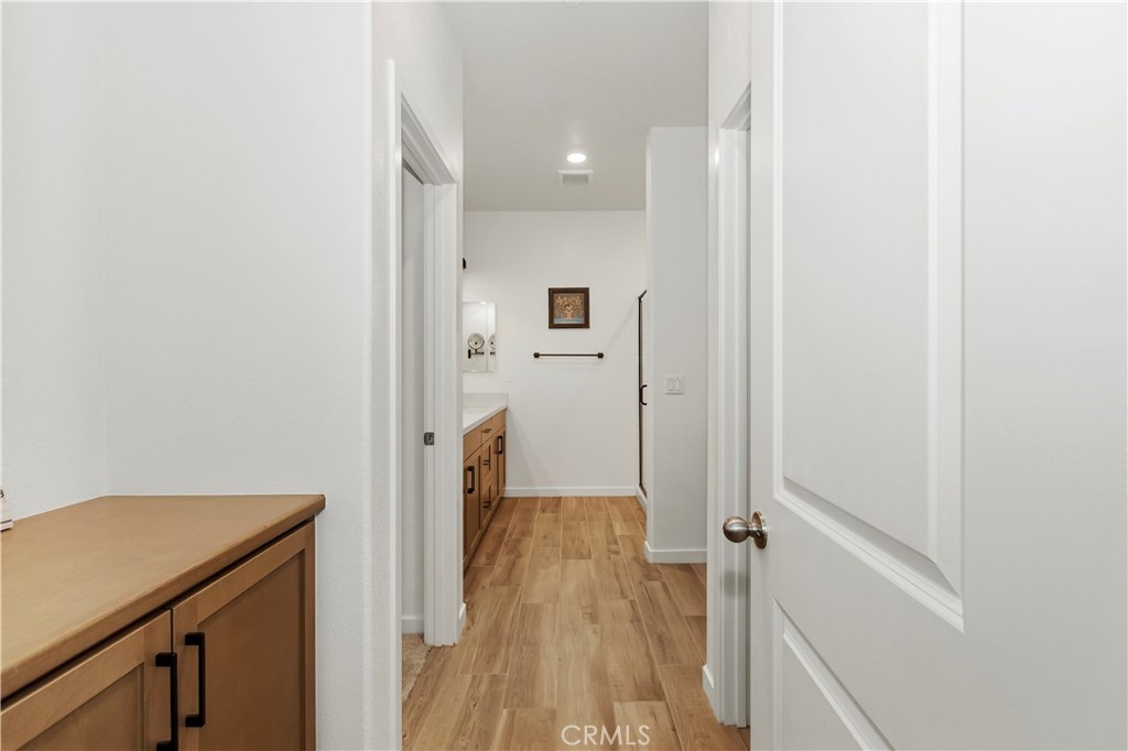 1560 Foothill Drive Property Photo 21
