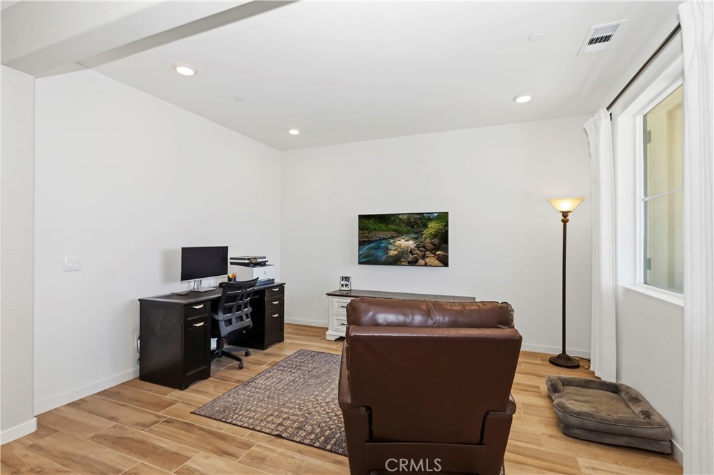 1560 Foothill Drive Property Photo 29