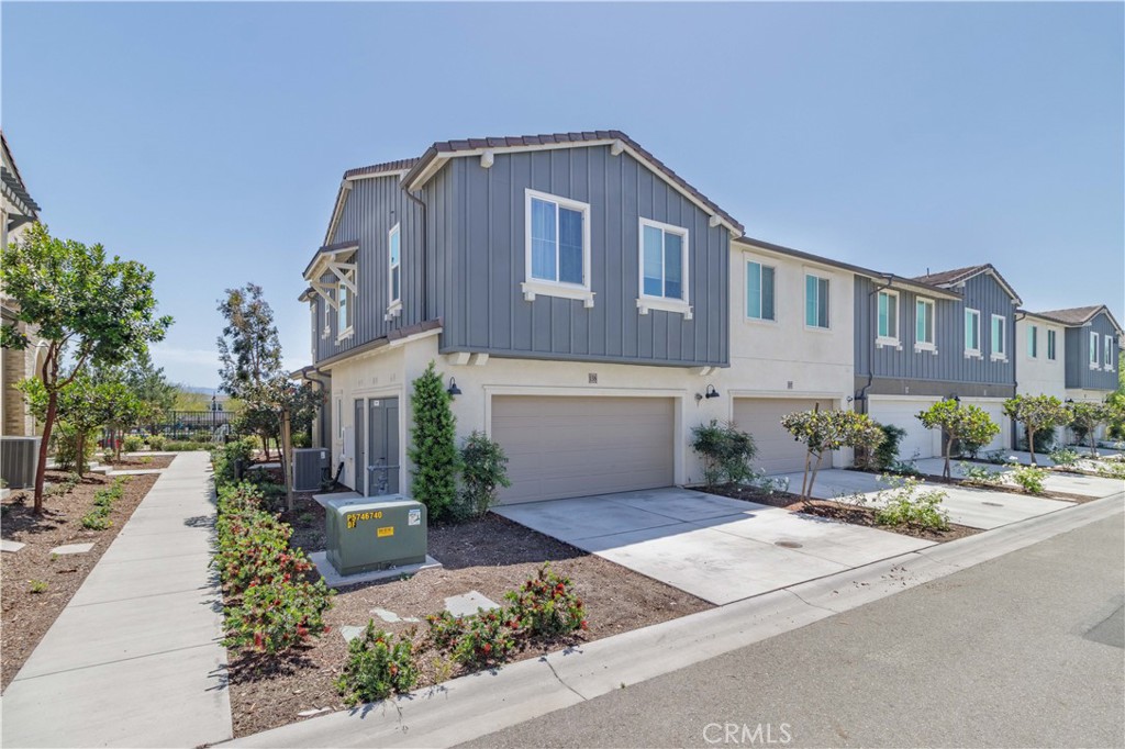 3560 E Lantern Paseo 138 Property Photo 3