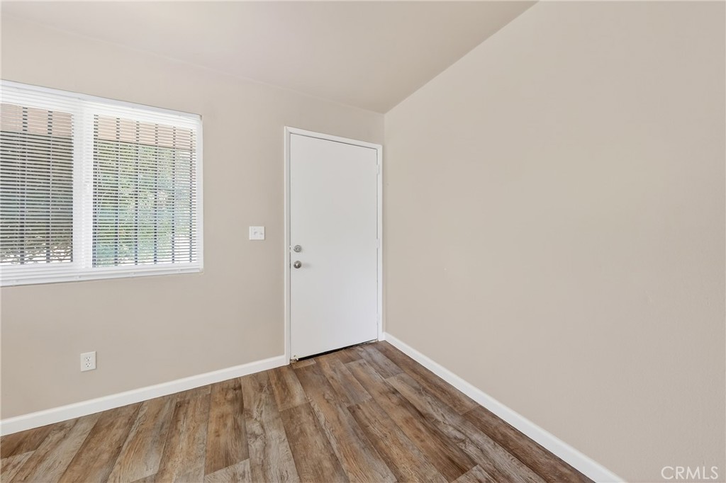1011 W 8th Property Photo 6