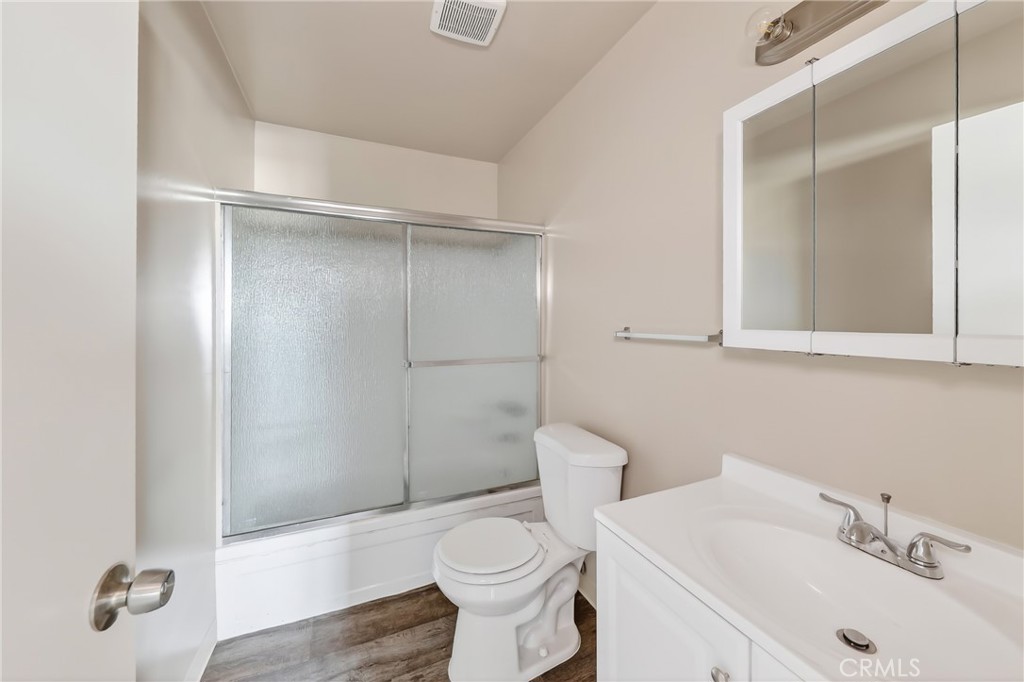 1011 W 8th Property Photo 10