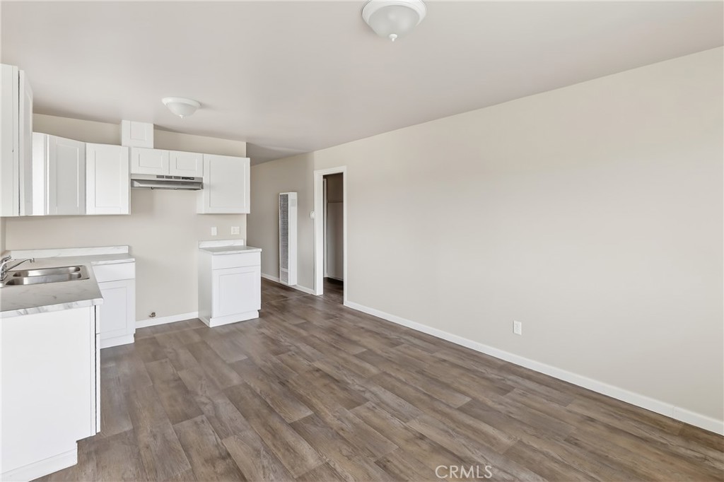 1011 W 8th Property Photo 18