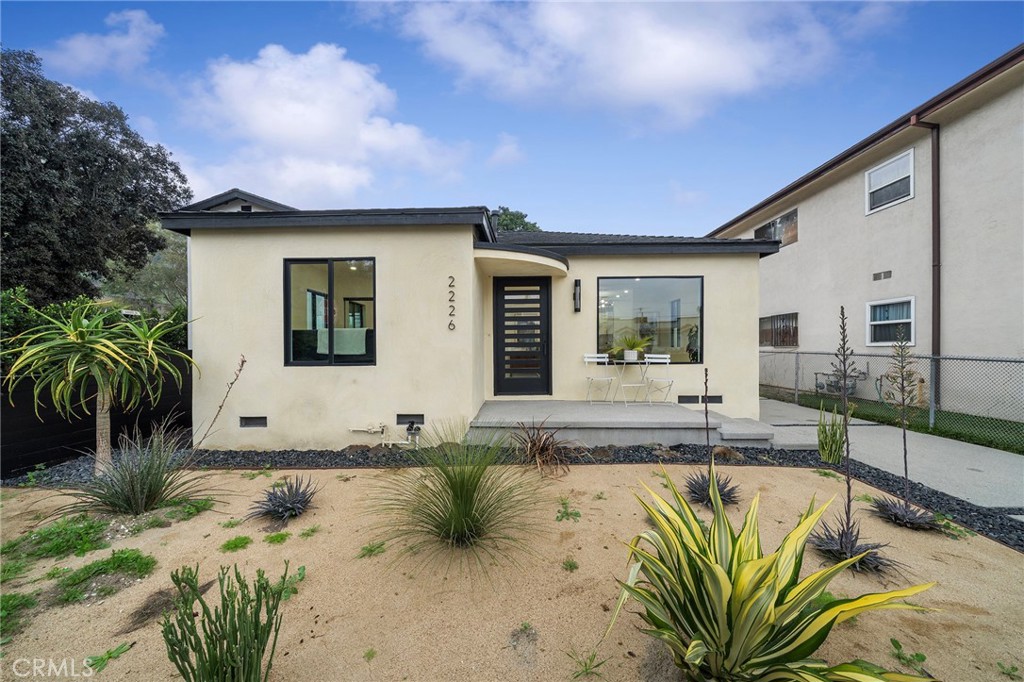 2229 Shoredale Property Photo 2