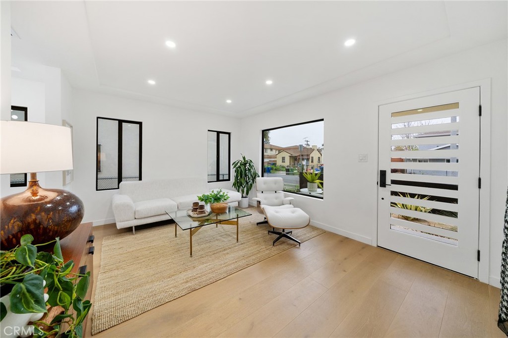 2229 Shoredale Property Photo 3