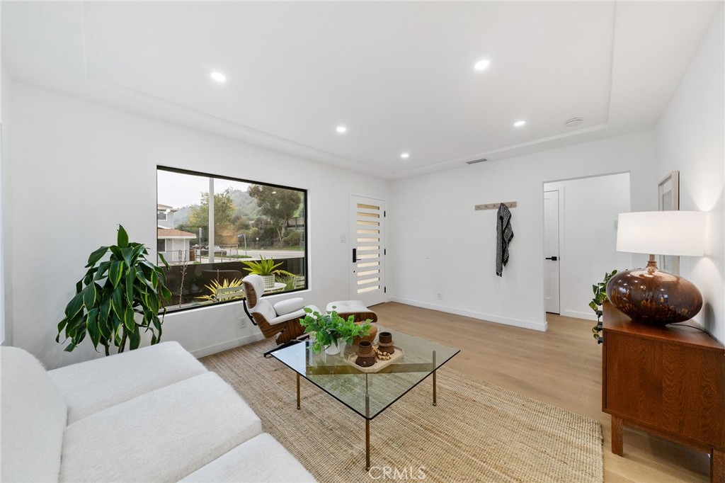 2229 Shoredale Property Photo 4