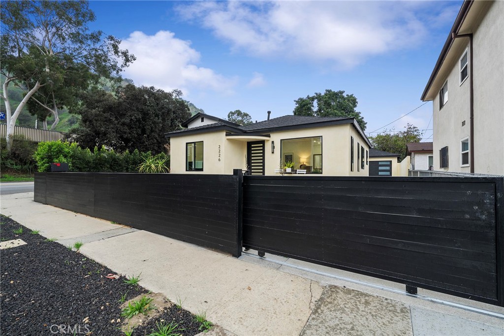2229 Shoredale Property Photo 23