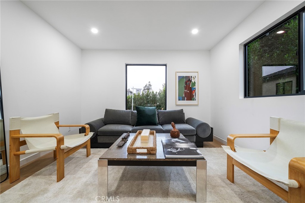 2225 Shoredale Property Photo 7
