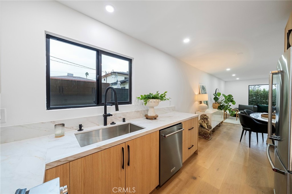 2225 Shoredale Property Photo 14
