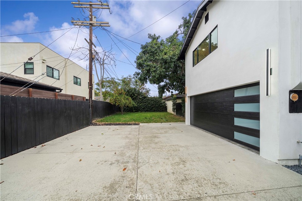 2225 Shoredale Property Photo 25