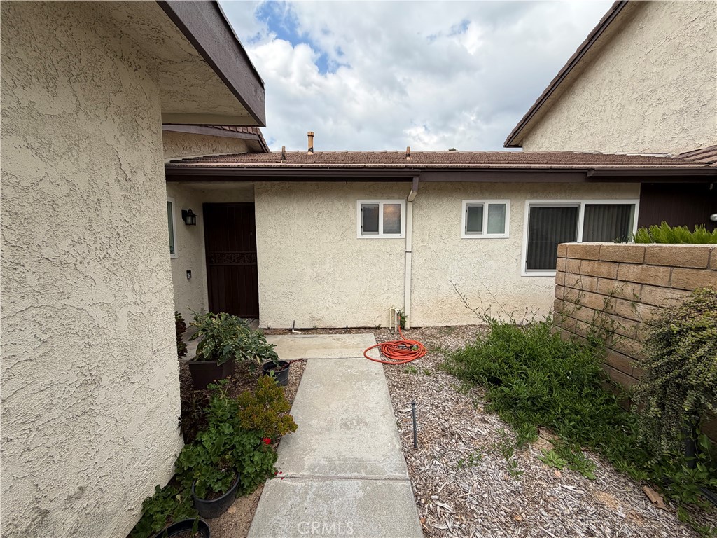 2110 Hawthorne Court Property Photo 1