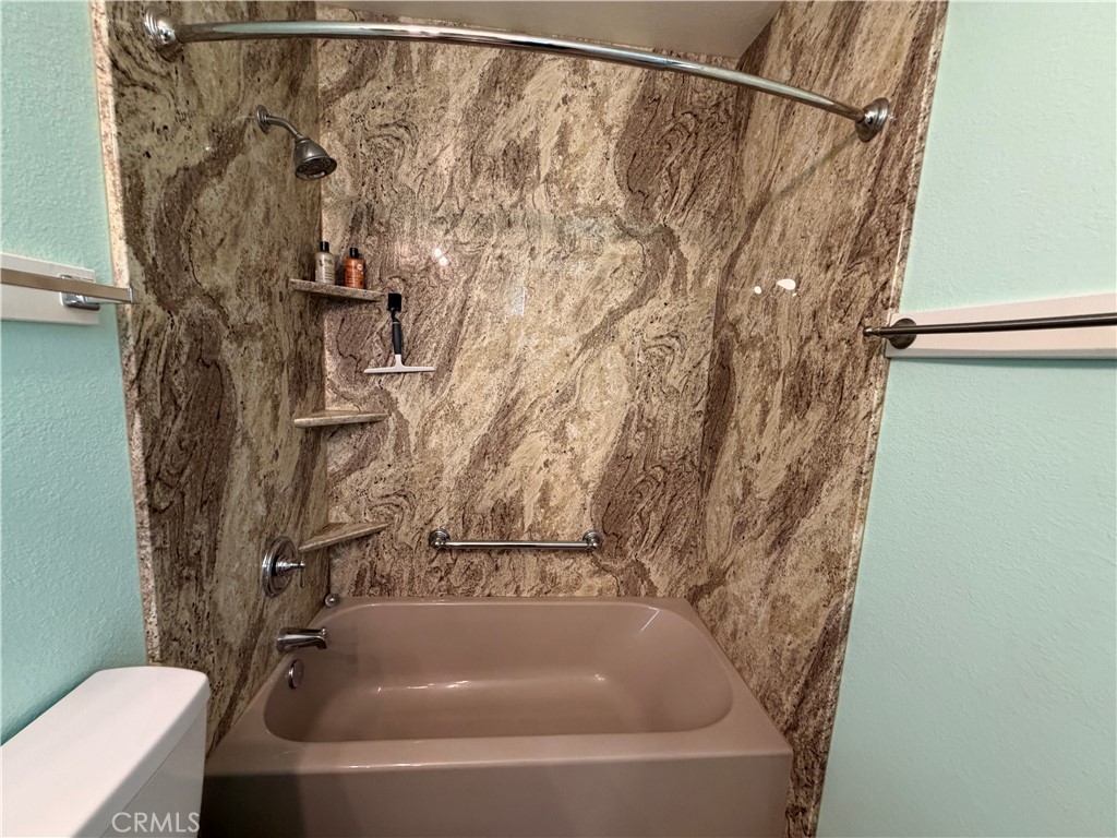 2110 Hawthorne Court Property Photo 9