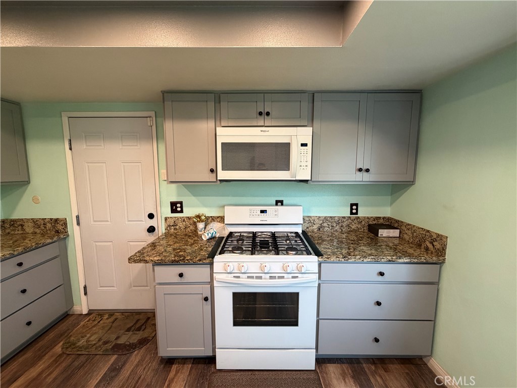 2110 Hawthorne Court Property Photo 17