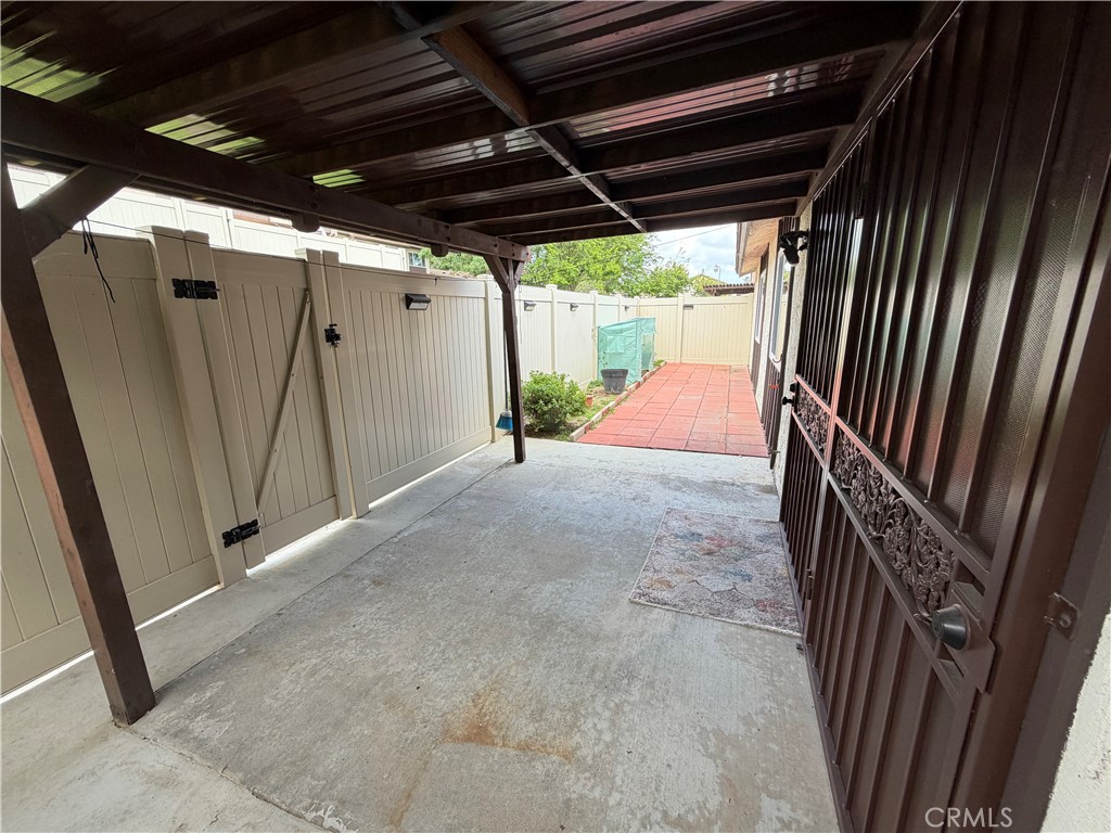 2110 Hawthorne Court Property Photo 22