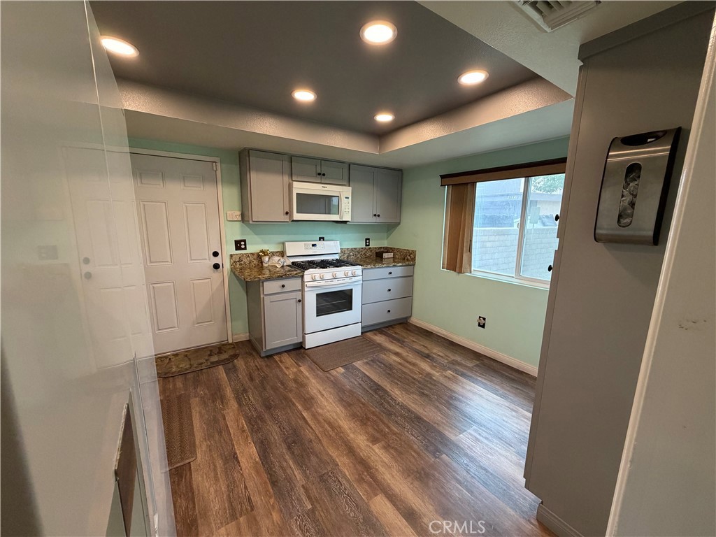2110 Hawthorne Court Property Photo 35