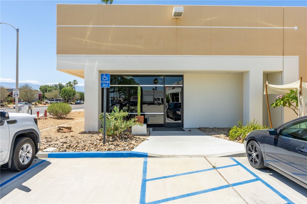 77570 Enfield Property Photo 8