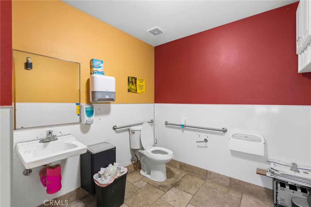 77570 Enfield Property Photo 13
