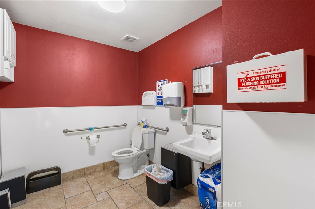 77570 Enfield Property Photo 14
