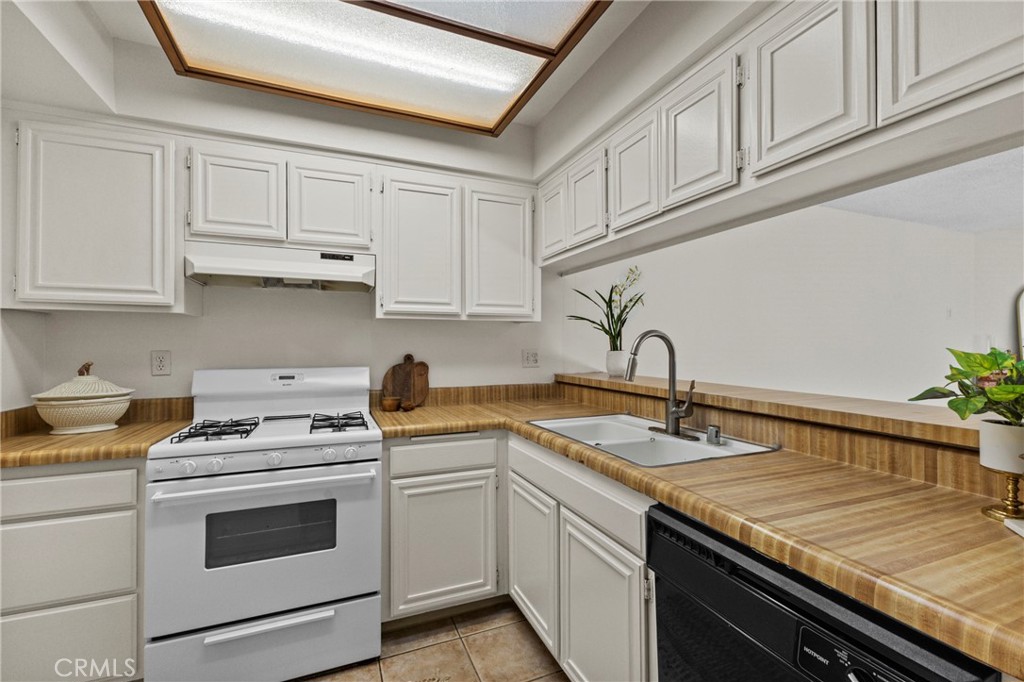 18725 E Arrow 40 Property Photo 6