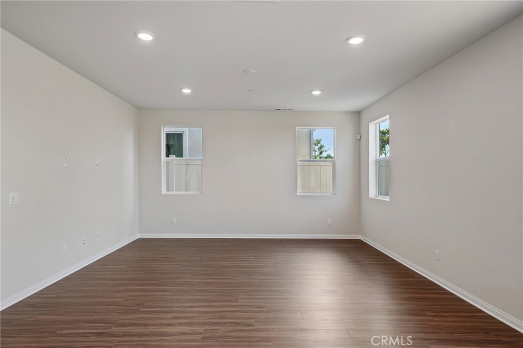 29257 Crescent Way Property Photo 12