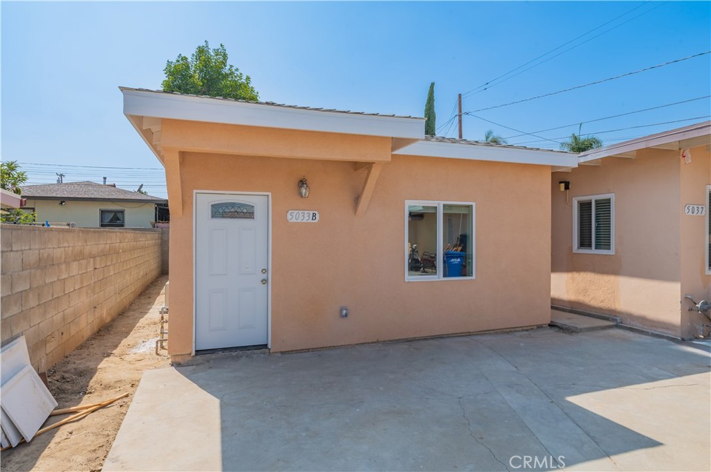 5033 Sultana Avenue B Property Photo 1