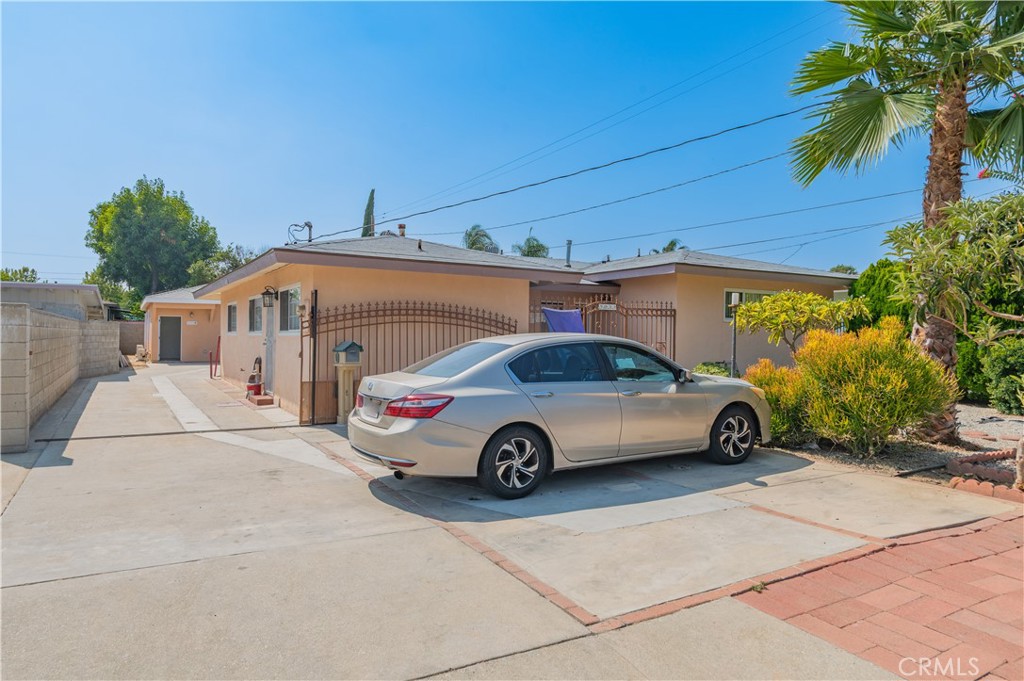 5033 Sultana Avenue B Property Photo 2