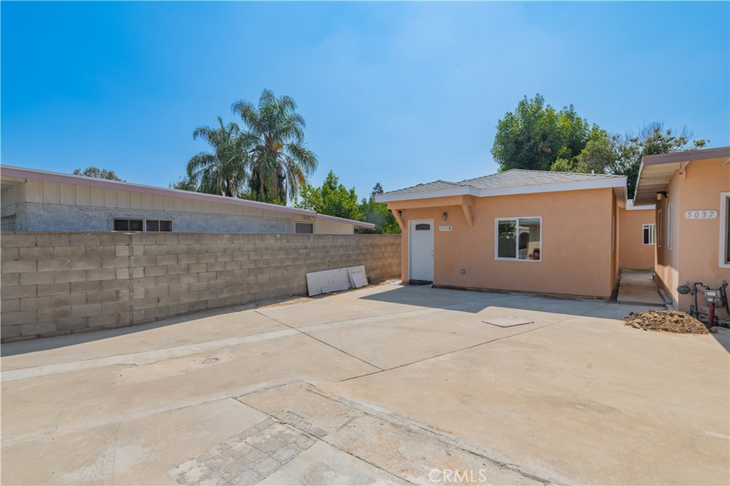 5033 Sultana Avenue B Property Photo 7