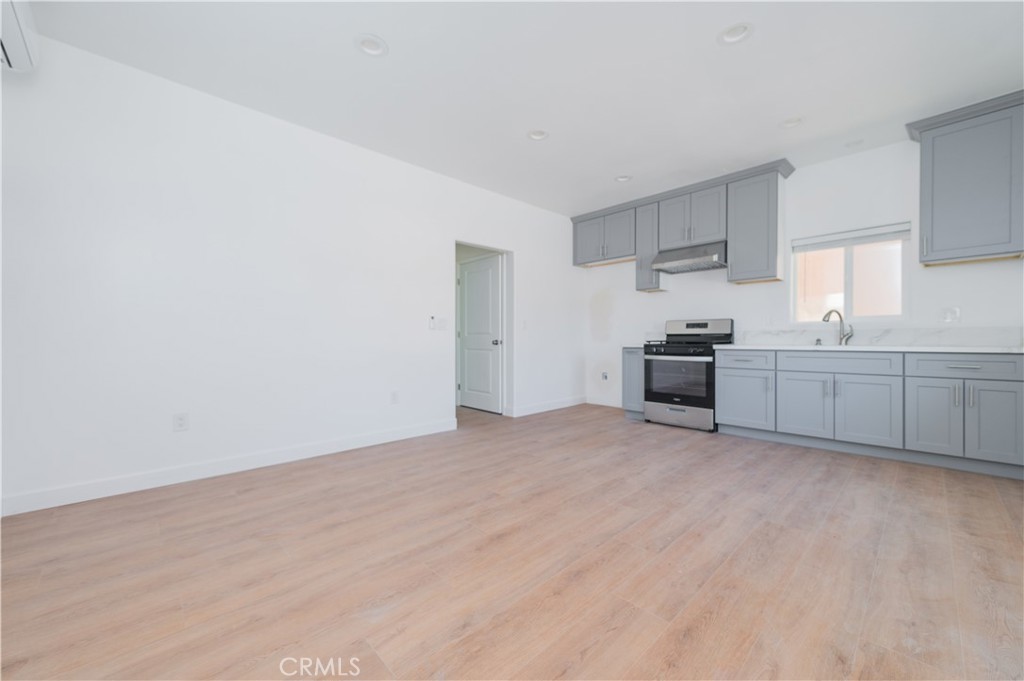 5033 Sultana Avenue B Property Photo 8