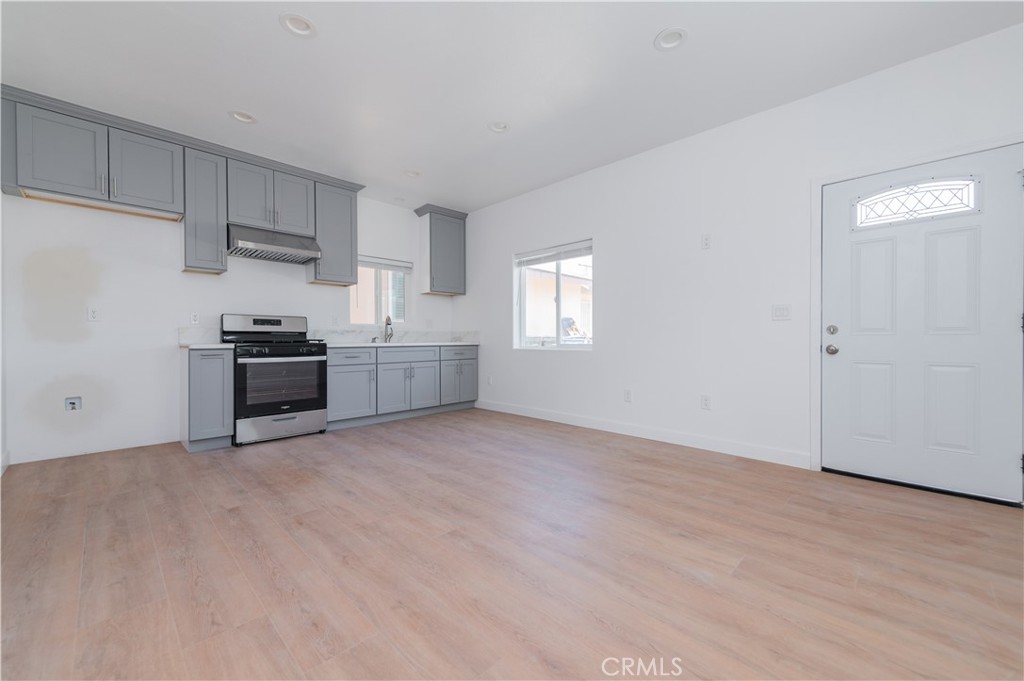 5033 Sultana Avenue B Property Photo 9