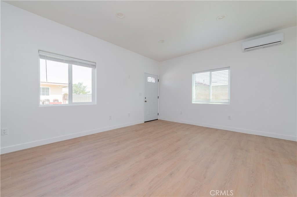 5033 Sultana Avenue B Property Photo 11