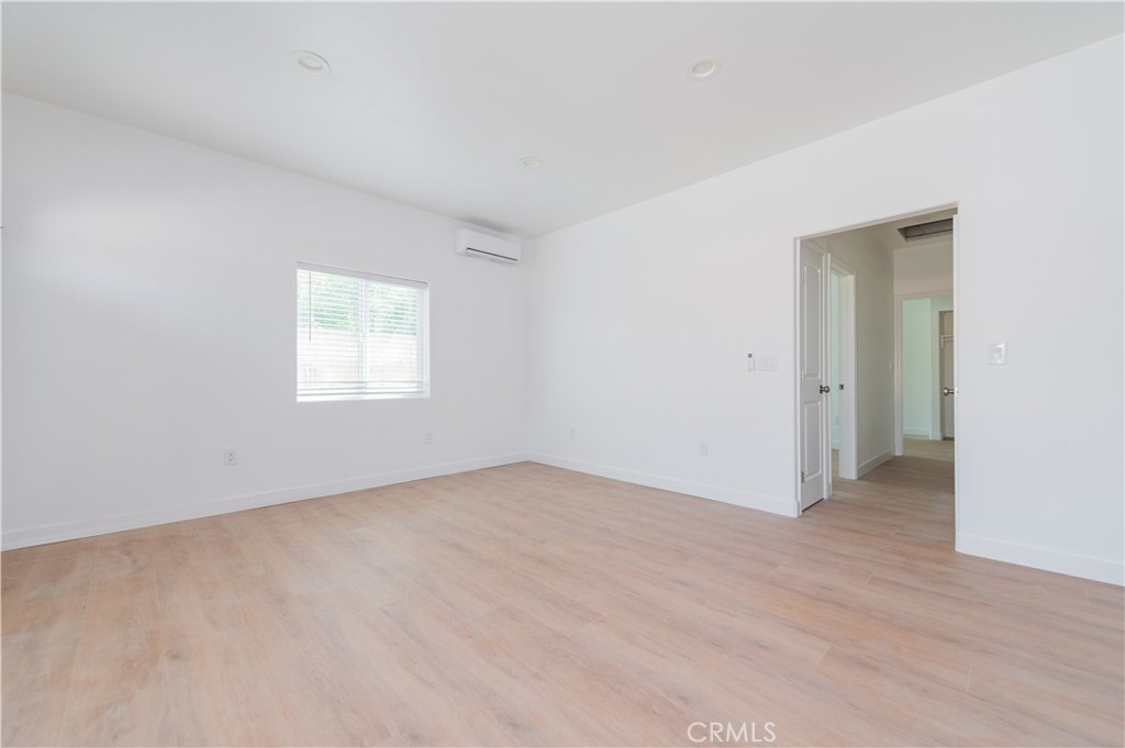 5033 Sultana Avenue B Property Photo 12