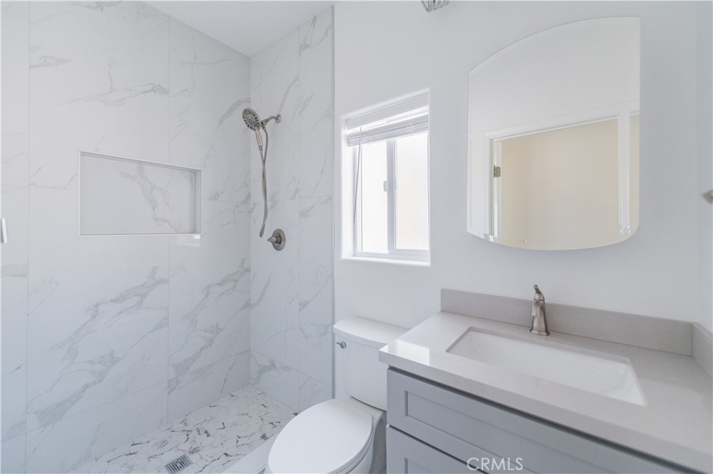 5033 Sultana Avenue B Property Photo 15