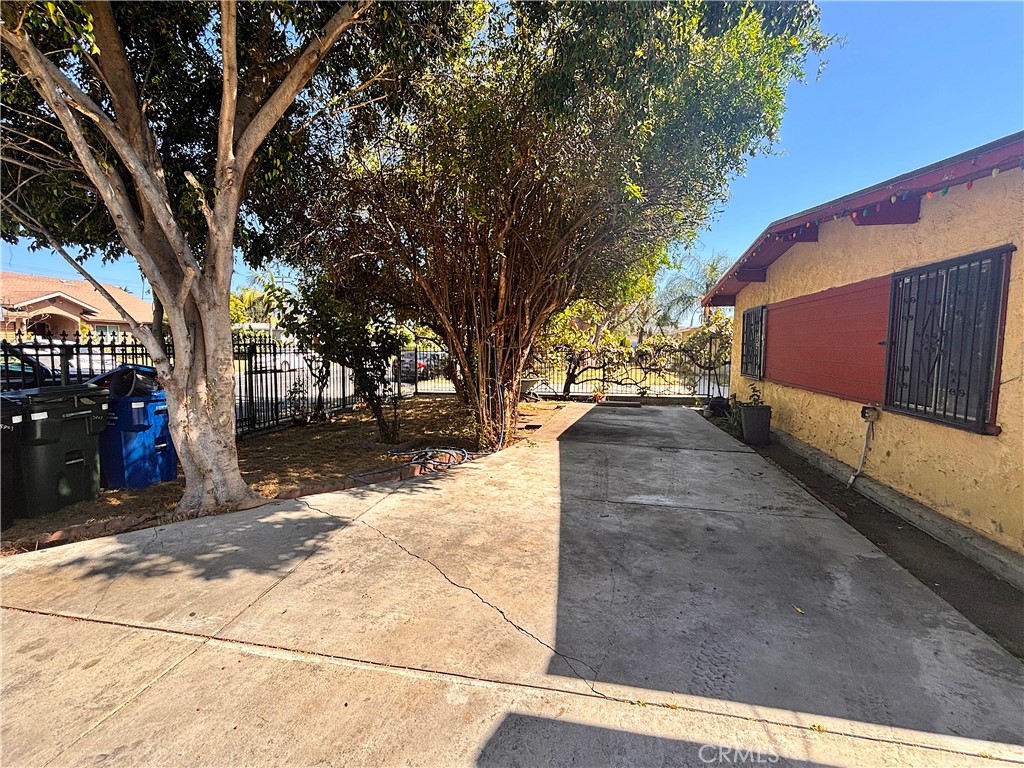 5703 N Rockvale Property Photo 7