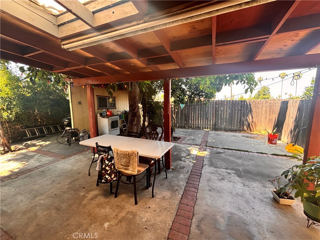 5703 N Rockvale Property Photo 7