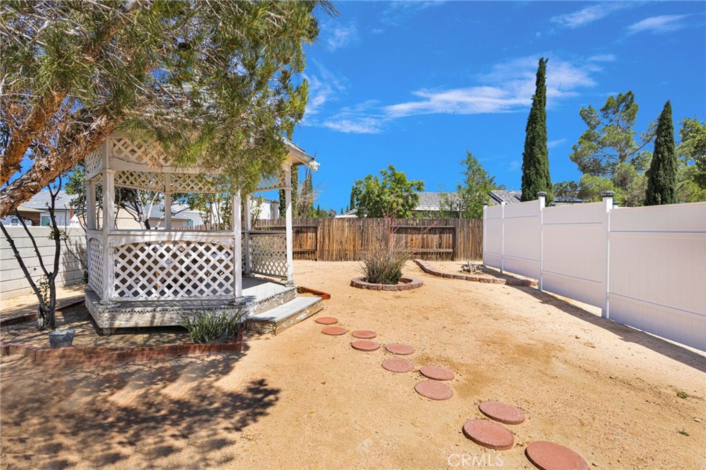 13863 Coachella Road Property Photo 46