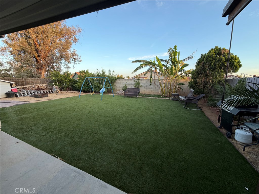 25595 Cedarbrook Property Photo 3